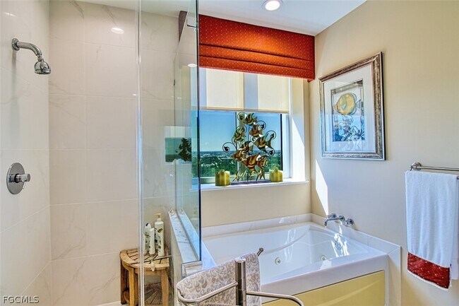 Photo - 3000 Oasis Grand Blvd Unidad LPH1