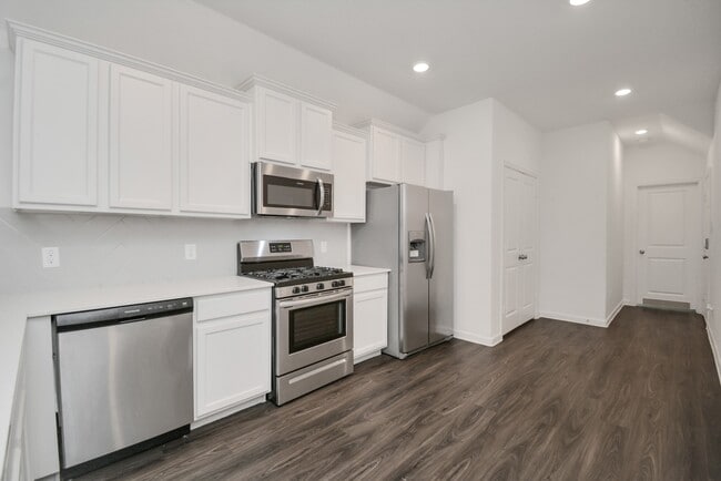 Photo - 15819 Kinlough Dr