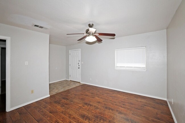 Photo - Cute home in Gables for rent~ 2 bed/1 bath
