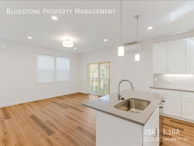 Photo - 2113 SE Sherrett St