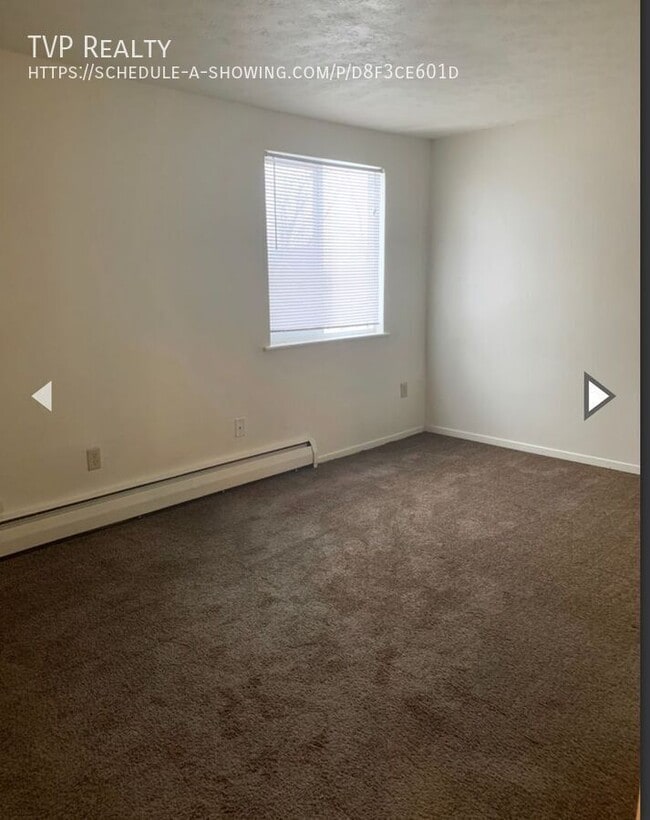 Photo - 1454 W River Rd N