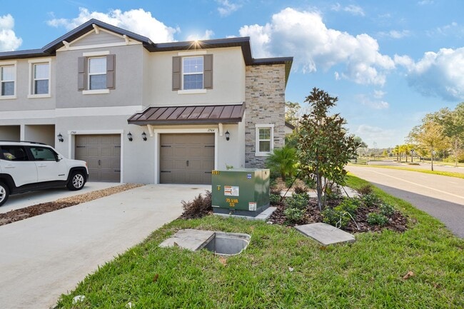 Building Photo - Brand New End Unit Townhome in Angeline Co...