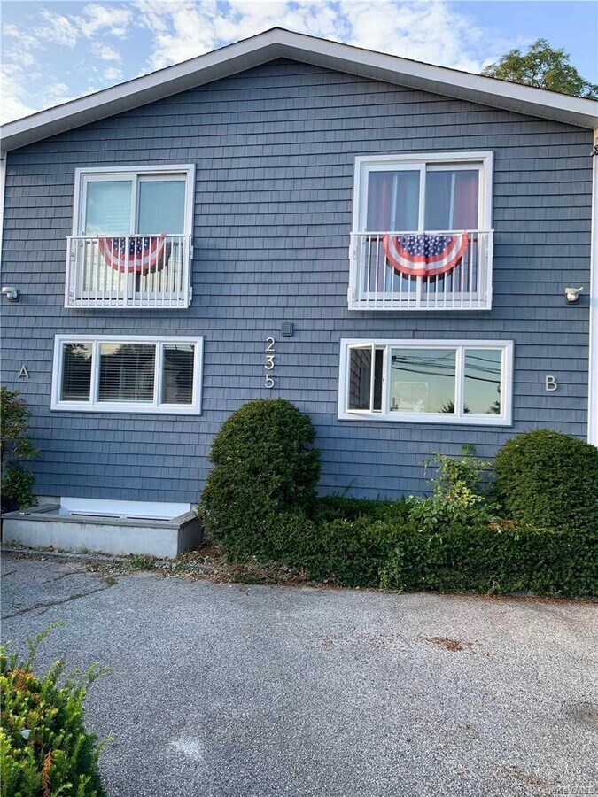 Photo - 235 B Manorhaven Blvd