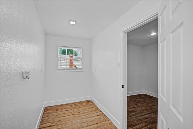 Photo - 1203 W 6th St