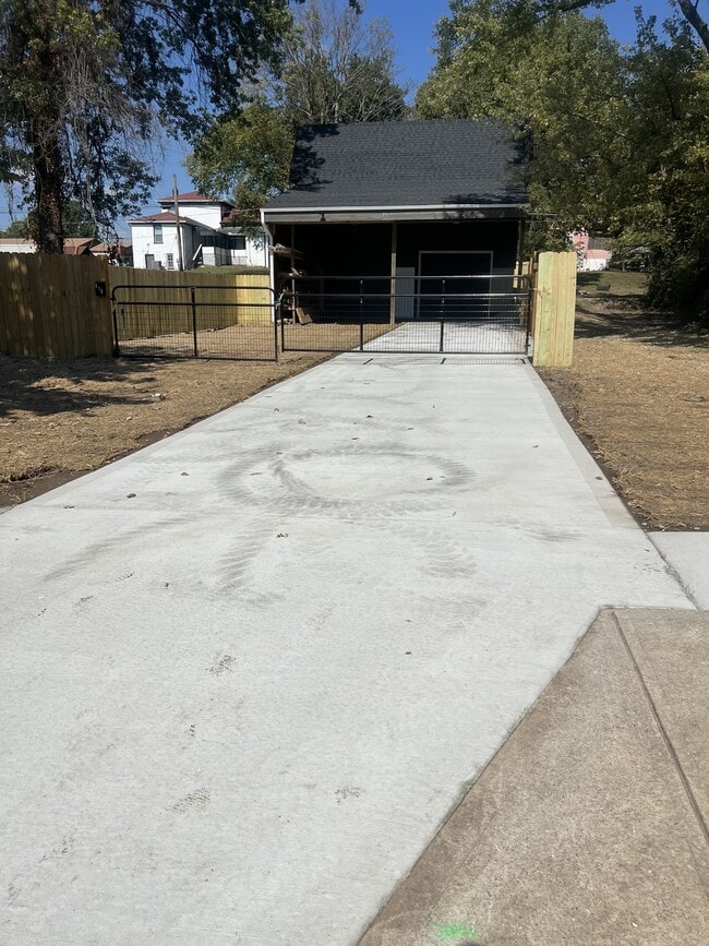 Photo - 219 W Culton St