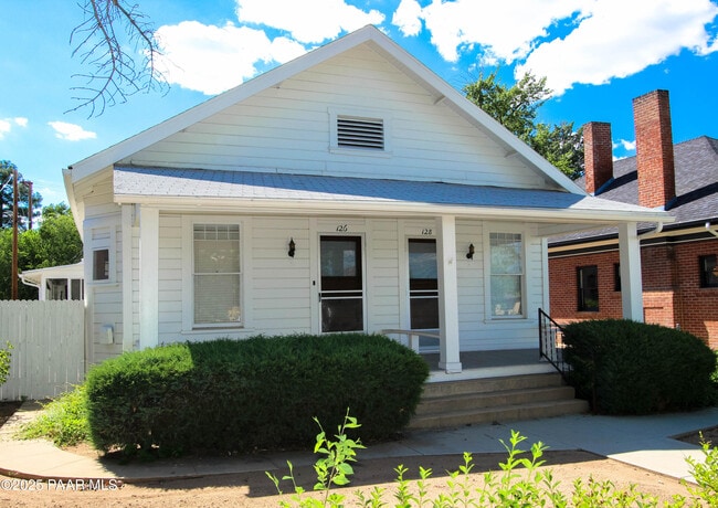 Photo - 128 Grove Ave Apartamento