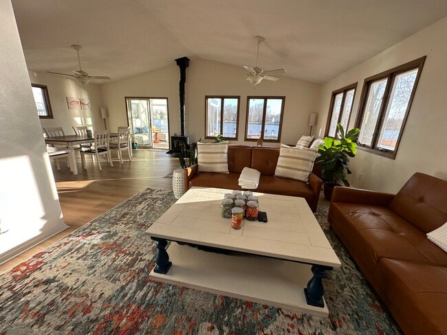 Building Photo - 3420 N Shore Dr Rental