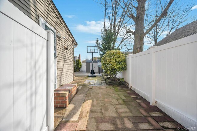 Photo - 2315 Willow St