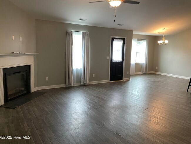 Photo - 313 Sunrose Dr