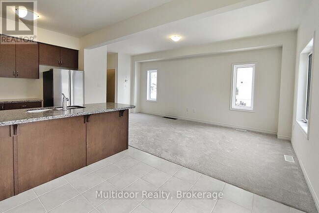 Photo - 305 Garner Rd W