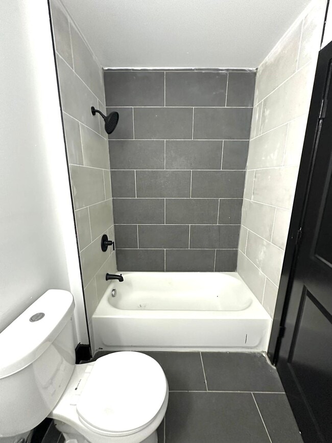 Building Photo - 14 Thomas St