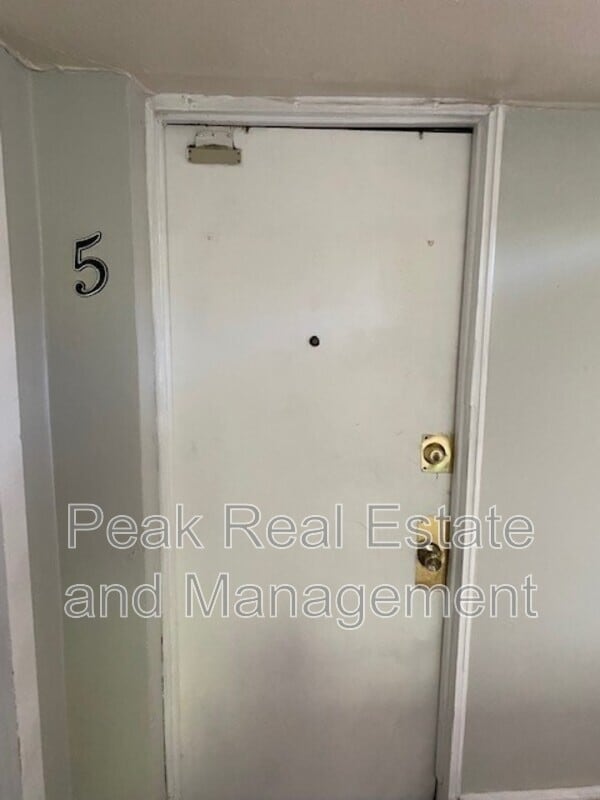 Photo - 253 Eastern Ave SE