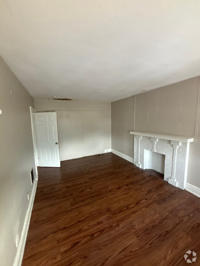 Building Photo - One Bedroom Unit Available for Immediate M... Rental