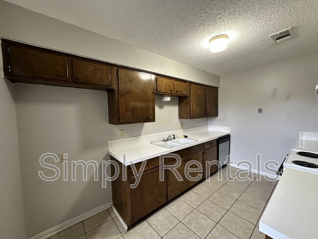 Photo - 407 Maple St