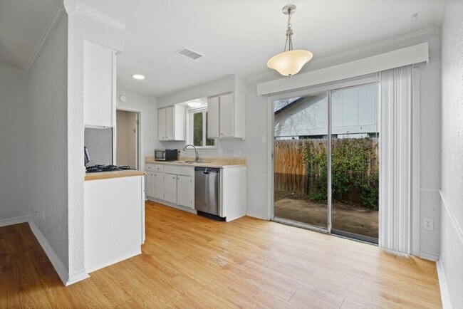 Photo - 5305 West Gate Blvd Unidad A