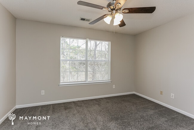 Photo - 2294 Coach Way