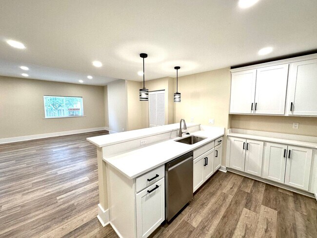 Photo - 933 - 320/322 Boggs Avenue Unidad 320