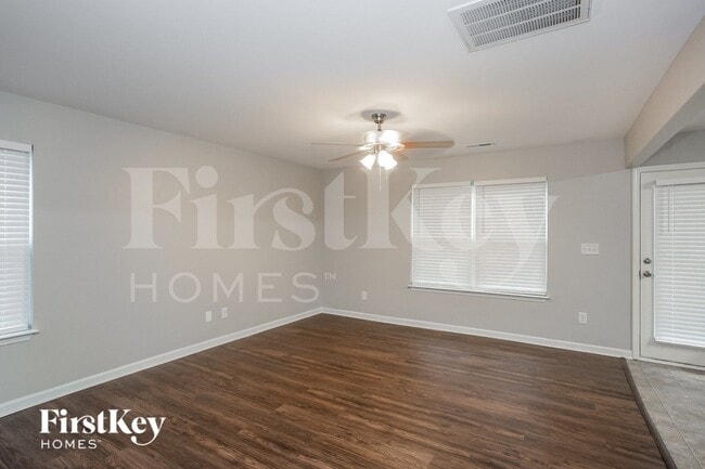 Photo - 4944 Rockwood Rd