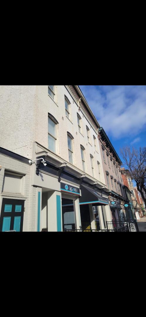 Building Photo - 137 N Market St Rental