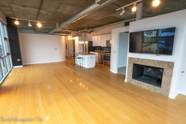 Photo - Downtown ROYAL OAK LIVING - 2 bed/2 bath - A CORNER WITH A VIEW! Unidad 507