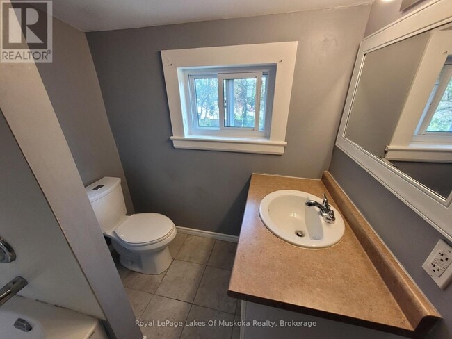 Photo - 227 Nottawasaga St Unité 2