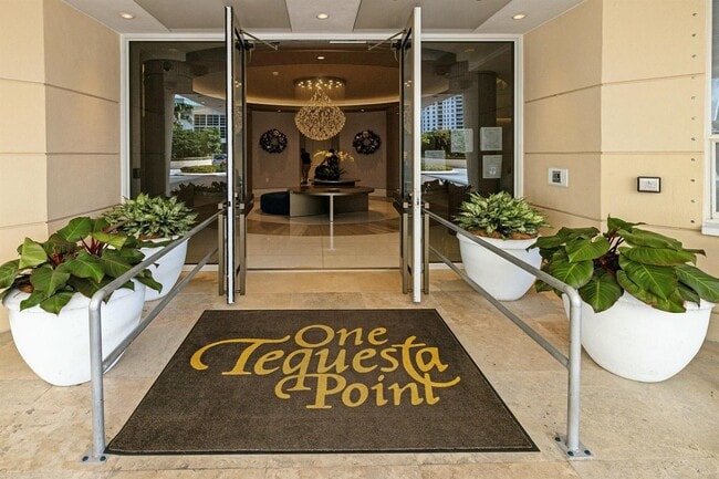 Photo - 888 Brickell Key Dr