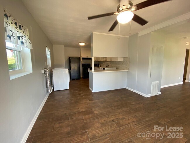 Photo - 1109 Sunset St Apartment