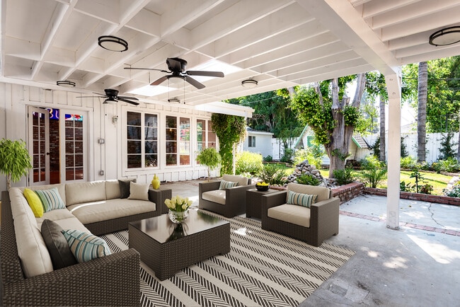 Photo - 14842 Morrison St