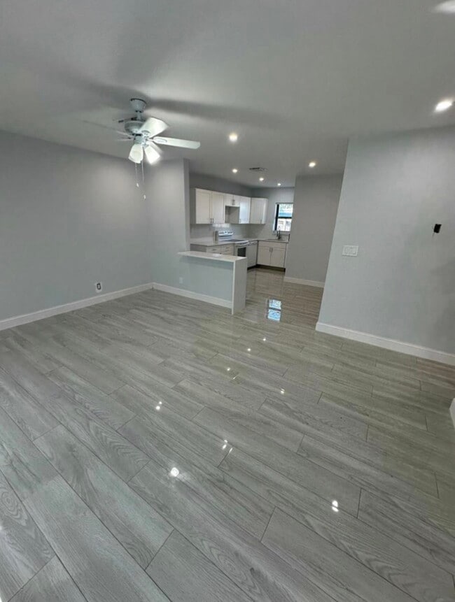 Photo - 122 SW 12th Ave