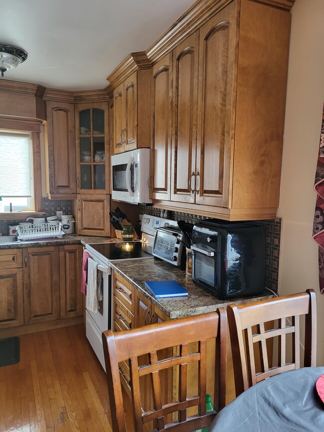 Photo - 575 Appleby St Unit B