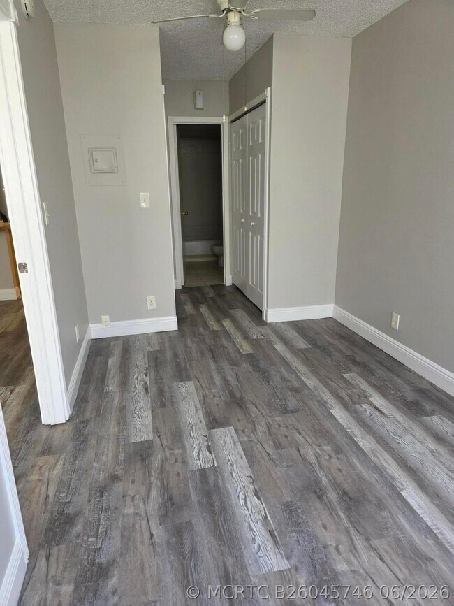 2401 Riverside Dr Unit 411-b