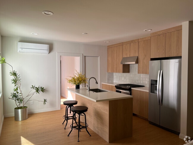 Building Photo - 859 N Mansfield Ave Unit 6900 Willoughby Rental