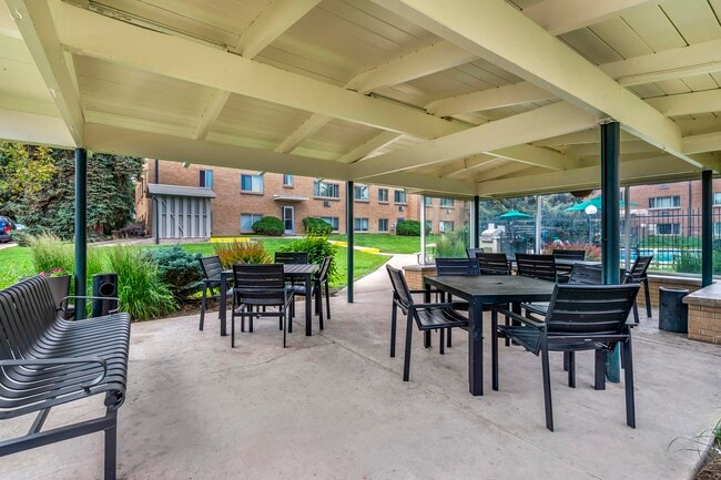 Photo - Royal Gardens Apartments