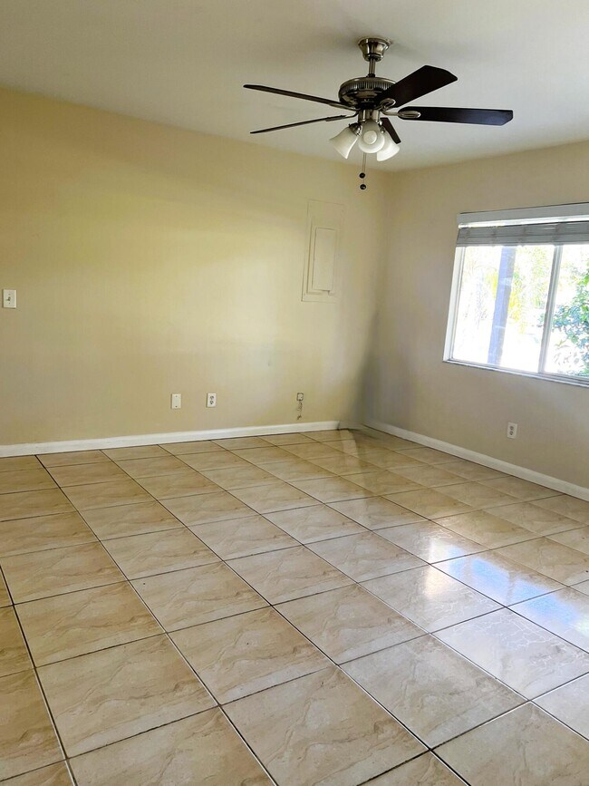 Photo - 377 Baysinger Ave