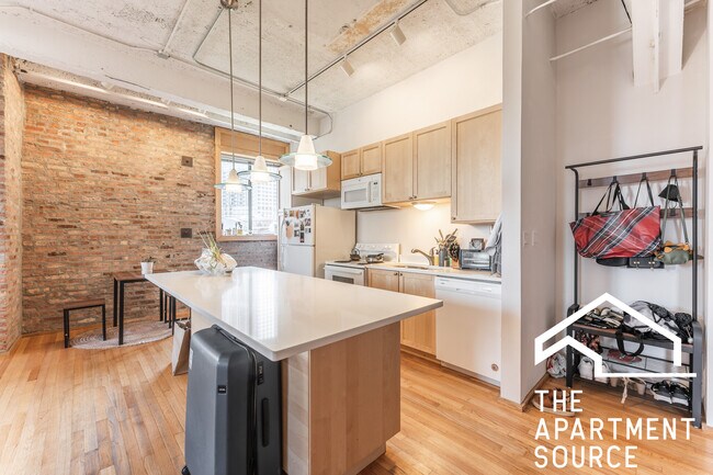 Photo - 345 N Canal St Unit 304