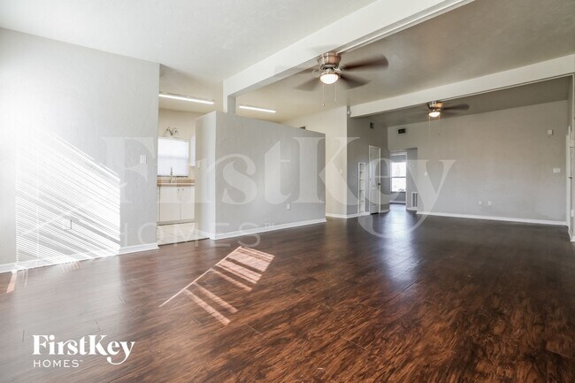 Photo - 21435 Gibralter Dr