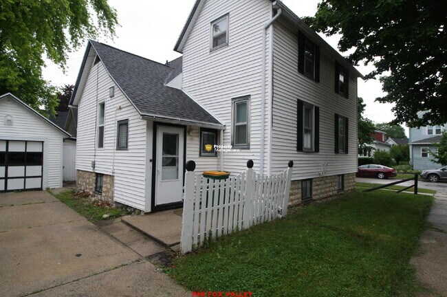 Photo - NICE 2 bedroom lower
Month to Month lease Unidad 442 Ellis St
