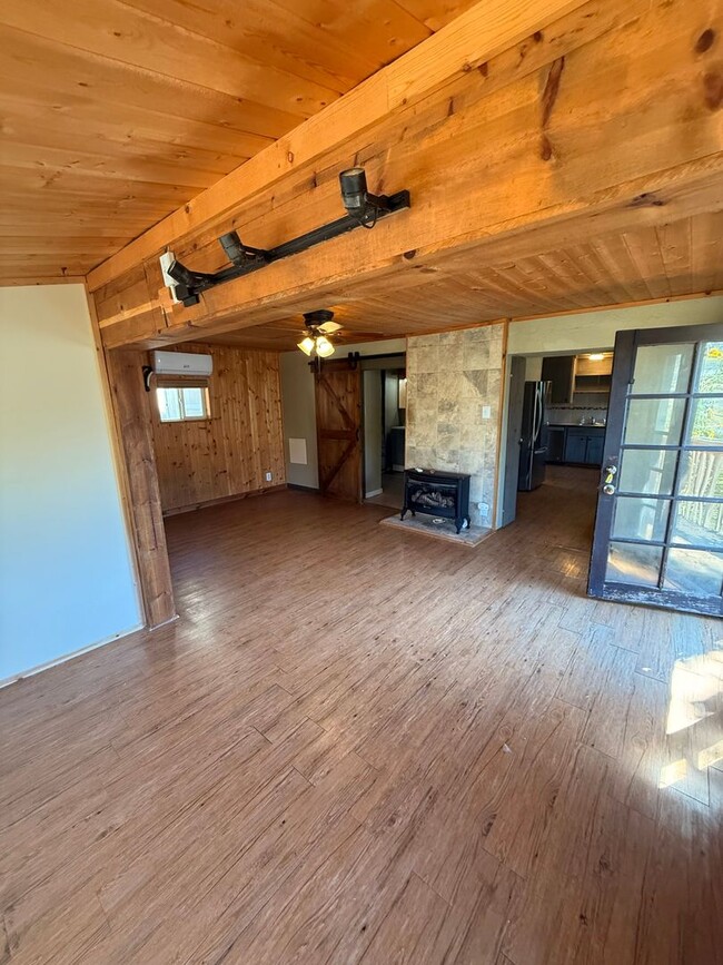 Pet Friendly 3 Bdrm 1 Bath 1.8 Miles to OI... - Pet Friendly 3 Bdrm 1 Bath 1.8 Miles to OI... House