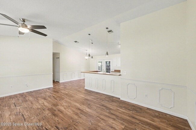 Photo - 1242 Laconia St