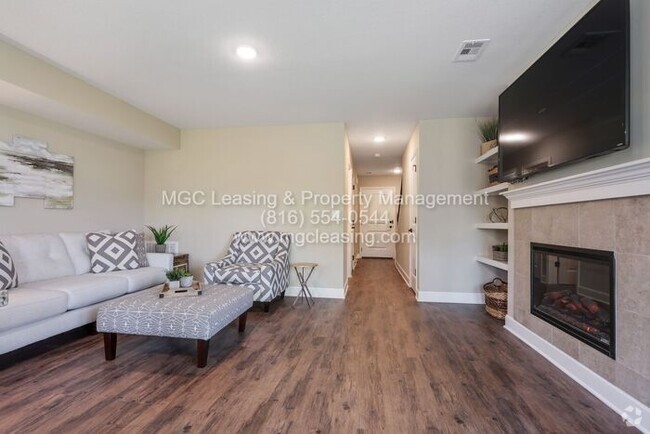 Building Photo - We Got The Alternative To Apartment Living...