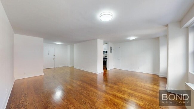 Building Photo - 401 E 88th St Rental