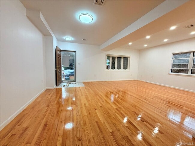 Building Photo - 34-32 205th St Unit 1 FL
