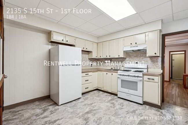 Building Photo - 2135 S 15th St Unit 1st Floor Rental