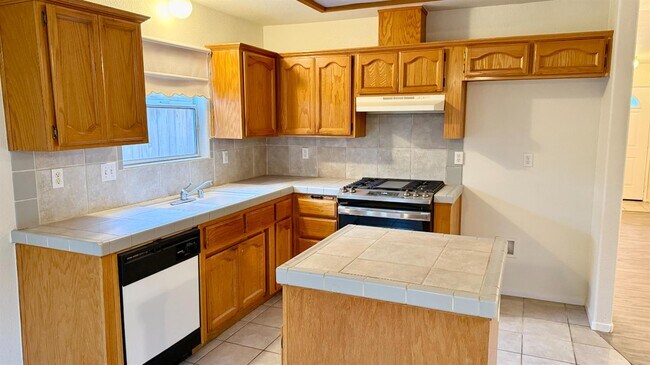 Photo - 945 Don Medico Dr