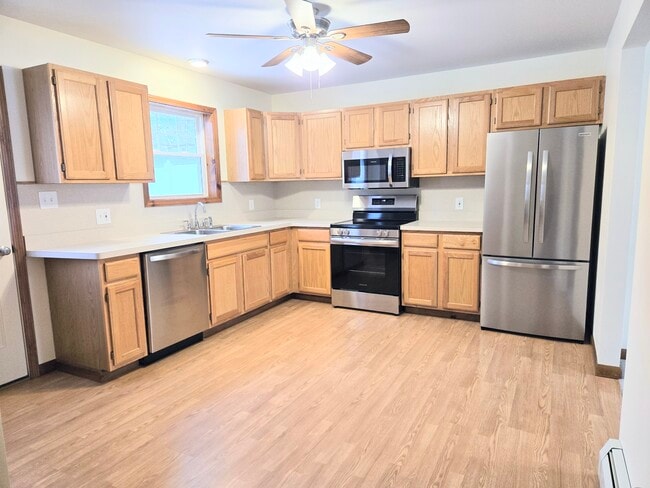 Kitchen (Stainless Steel Appliances) - 602 Forest Ln Unit 1101