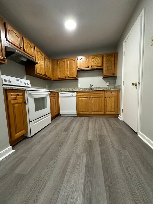 Photo - Lake Edward West-2bedroom 1.5 Bath townhome