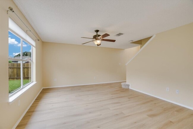Photo - 13819 Lothian Dr