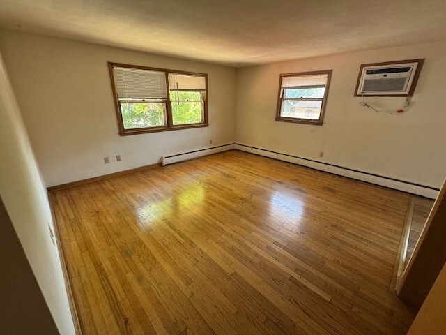 Building Photo - 2212 Regent St Unit #c