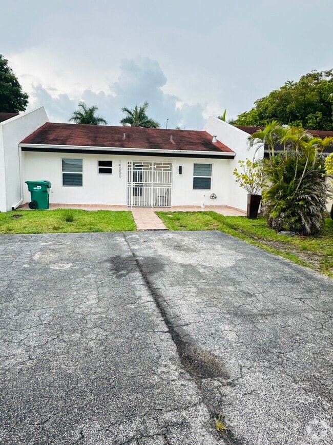 Building Photo - 14050 SW 55th St Rental