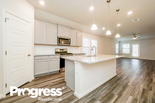 127 W Nakoma Dr